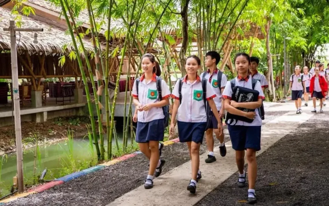 instituição de ensino, colégio;