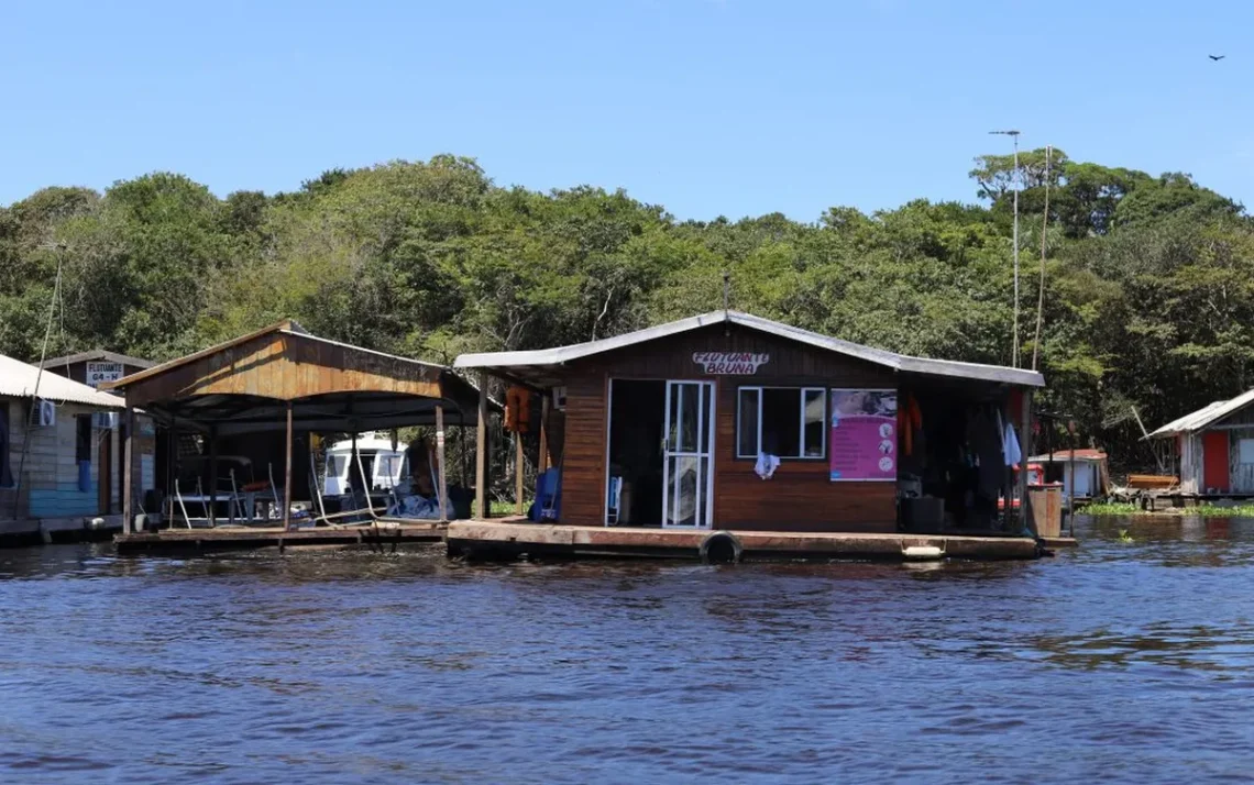 embarcações, estruturas, flutuantes;