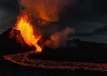 erupções, atividade vulcânica, erupções vulcânicas;