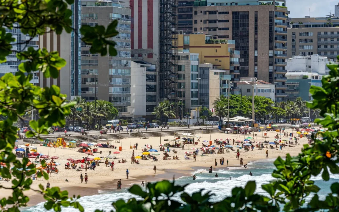 locação, arrendamento, alugar;