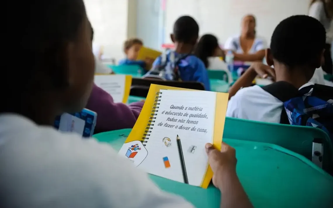 salário-base, remuneração, mínima, vencimento, inicial;