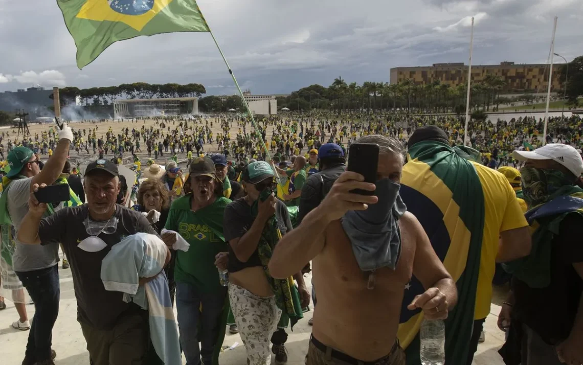 detenção, encarceramento, custódia;