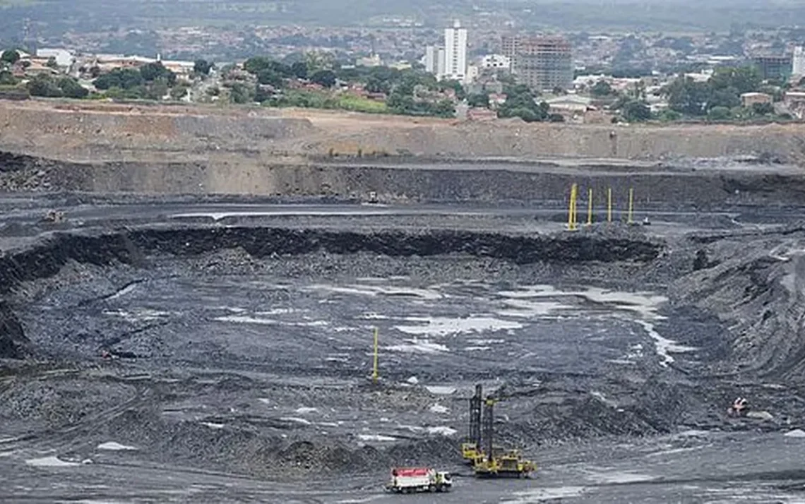 Minerais, essenciais, Minerais, fundamentais, Recursos, estratégicos;