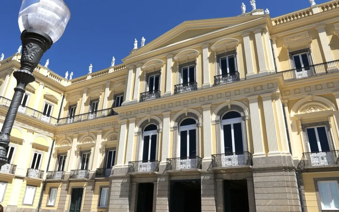 bibliotecas, instituições;