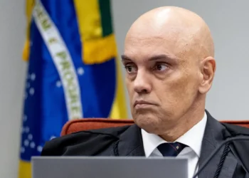 ministro, juiz;