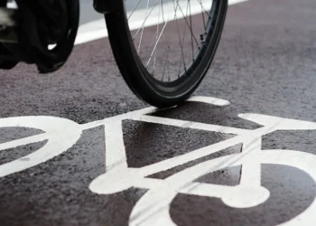 faixas de bicicleta, pistas de bicicleta, rotas de bicicleta';