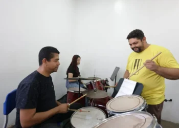 Escola de Música, cursos musicais, educação musical;