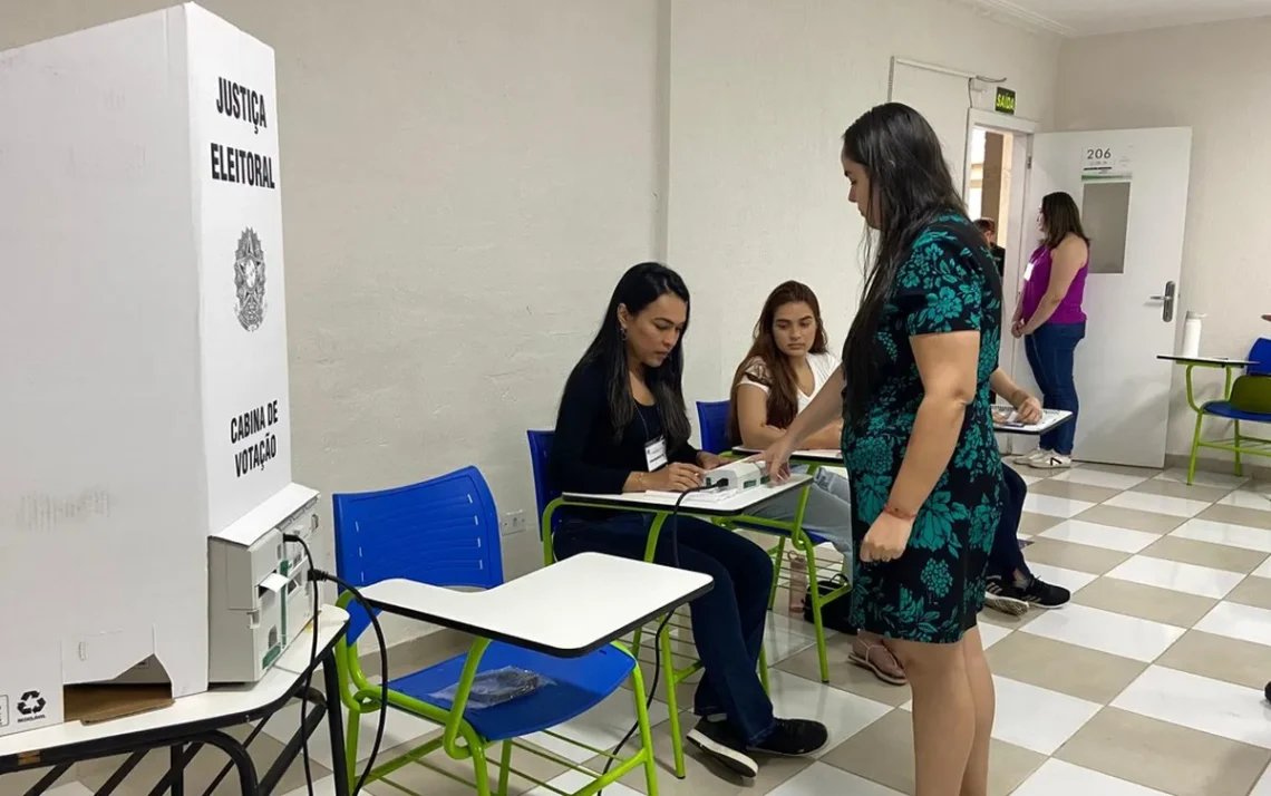 eleitores, votantes, cidadãos;