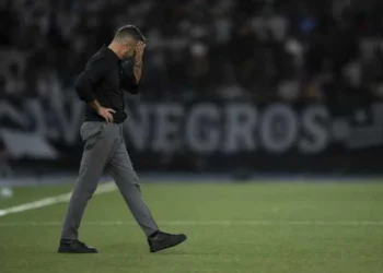 Botafogo 0 x 0 Cuiabá | Melhores Momentos | 33ª Rodada | Brasileirão 2024 "Resultado não condiz com a atuação": Veja a coletiva de Artur Jorge após empate "Hoje não foi nosso dia", diz Pedro Dep após empate do Botafogo | A Voz da Torcida - Todos os direitos: © GE - Globo Esportes