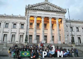 parlamentar, jovem, estudante;