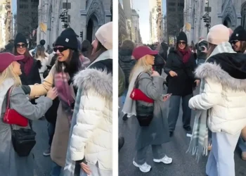 Carla Diaz posa com fãs brasileiros nas ruas de Nova York — Foto: Reprodução/Instagram - Todos os direitos: © Revista Quem