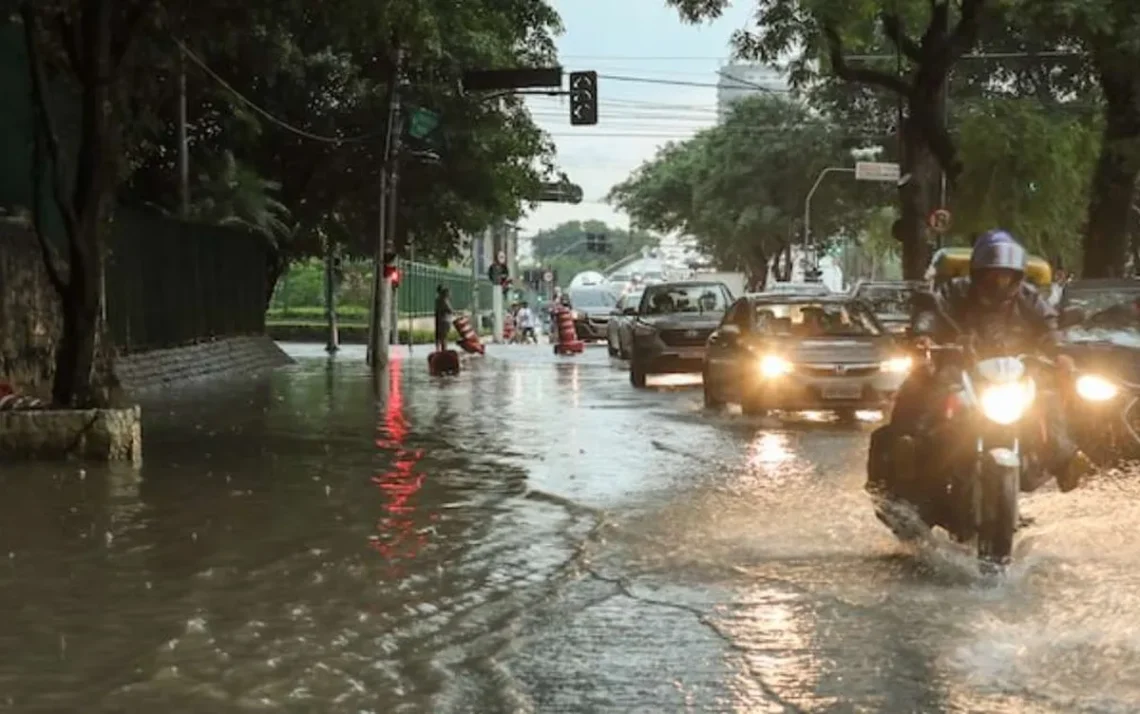 chuva, alagamento;