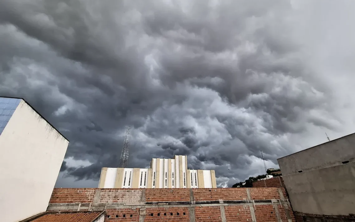 chuva forte, tempestade, precipitação intensa