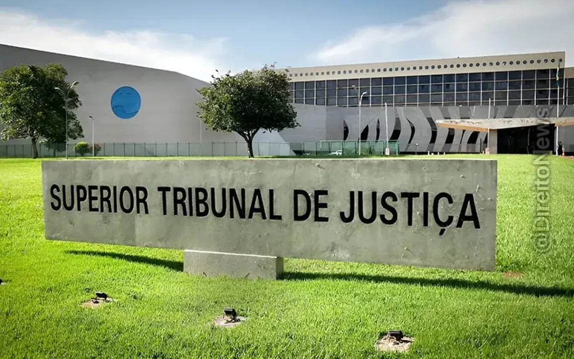 tribunal, julgamento, sessões, advogados;