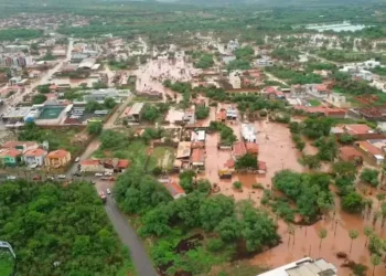 Inundações, Cheias, Alagamentos, Deslizamentos;